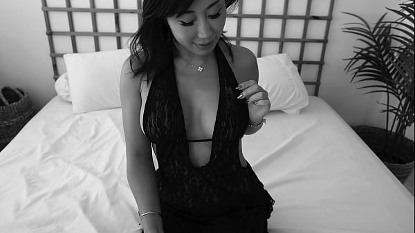 ASIÁTICA COCHINA RECIBE GANGBANG DOBLE PENETRACION NICOLE DOSHI