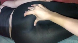 ENTRO AL CUARTO DE MI ROOMIE A ESCONDIDAS!!