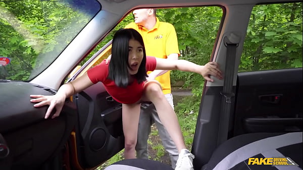 Hot ASIAN babe sucks my cock when it starts to burn – Fake Driving School